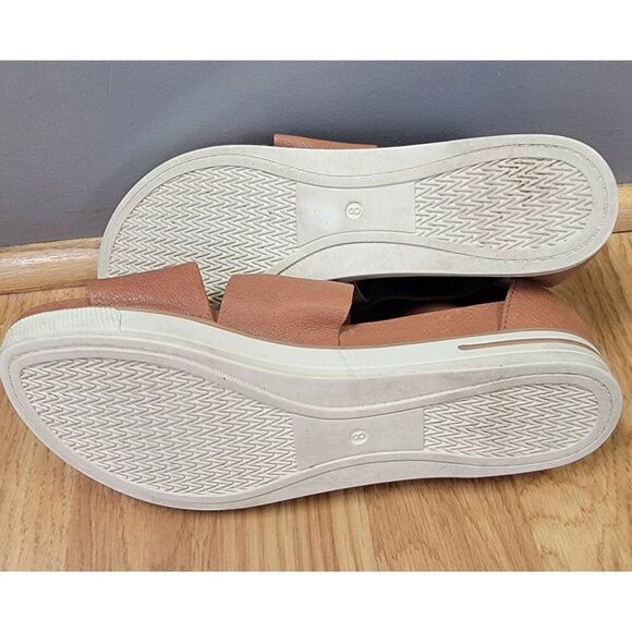 Eileen Fisher Strappy Soft Leather Sandals 8 - Picture 8 of 8